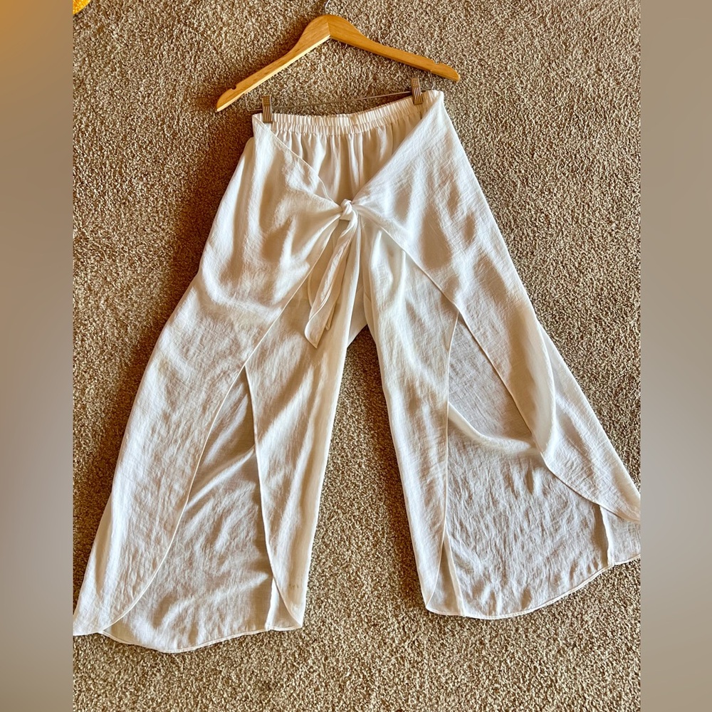 White Flowy Wrap Front Capri Pants - Picture 6 of 7